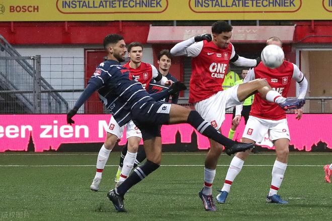 夏联-阿姆斯特朗23+7 萨缪尔斯19+12 76人胜篮网