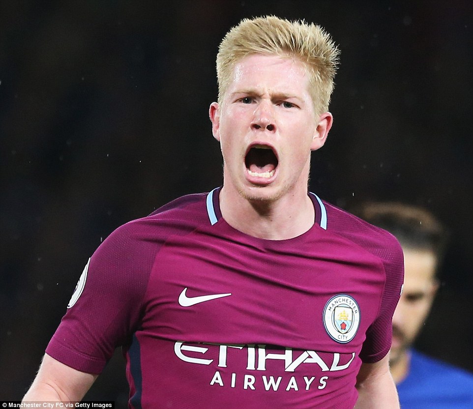 的球员在接 的球员在接